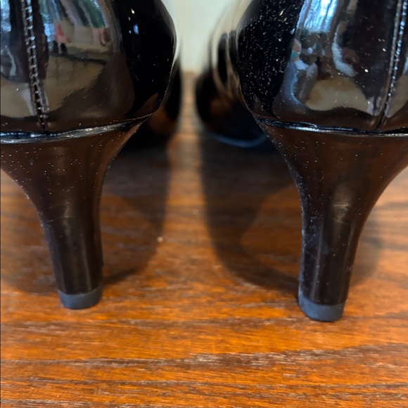 Life Stride Black Patent Leather Parigi Pumps - Picture 2 of 10